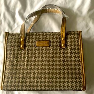 Hounds tooth design style purse.